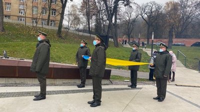 "Біля вогню та барикади". Святкування річниці Революції Гідності у Львові "Біля вогню та барикади". Святкування річниці Революції Гідності у Львові