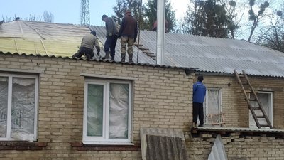 Скинули дві бомби в центр села. Що сталося із новою бібліотекою в селі на Сумщині після російських бомбардувань Скинули дві бомби в центр села. Що сталося із новою бібліотекою в селі на Сумщині після російських бомбардувань