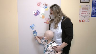 У Черкасах виписали шестирічного Олексія, якому пересадили кістковий мозок У Черкасах виписали шестирічного Олексія, якому пересадили кістковий мозок