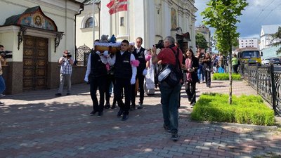 У Вінниці прощаються з чотирирічною Лізою, яка загинула внаслідок ракетного обстрілу