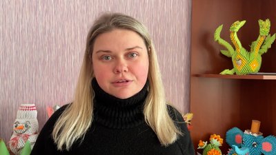 У Прилуках волонтери роздають флікери школярам У Прилуках волонтери роздають флікери школярам