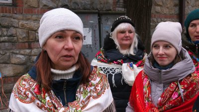 В Івано-Франківську під час музичного перформансу збирали гроші для ЗСУ В Івано-Франківську під час музичного перформансу збирали гроші для ЗСУ