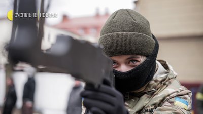 "Хочеш миру - берися до зброї!" На Прикарпатті готуються до оборони "Хочеш миру - берися до зброї!" На Прикарпатті готуються до оборони