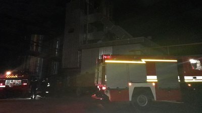 На Сумщині рятувальники і працівники аграрного підприємства дві години гасили пожежу на елеваторі