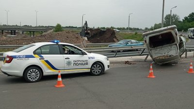 Перекинувся легковик