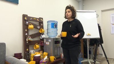 "Головний міф в школі те, що СНІД передається через комарів". Як молодь з ВІЛ живе в Україні "Головний міф в школі те, що СНІД передається через комарів". Як молодь з ВІЛ живе в Україні