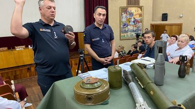 Що робити під час артобстрілу та як захиститись від мін. В Одесі рятувальники навчали лікарів. ВІДЕО