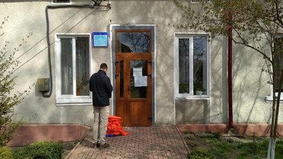 На Тернопільщині захворіли працівники і пацієнти відділення стаціонарного догляду літніх людей На Тернопільщині захворіли працівники і пацієнти відділення стаціонарного догляду літніх людей