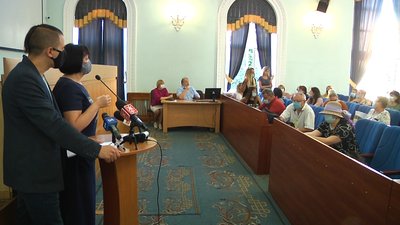 Батьки учнів гімназії №23 у Житомирі виступили проти переведення їхніх дітей до іншої школи Батьки учнів гімназії №23 у Житомирі виступили проти переведення їхніх дітей до іншої школи