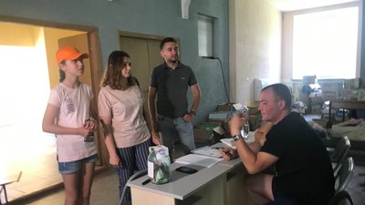 У благодійному фонді Тернополя надали допомогу майже 100 переселенцям