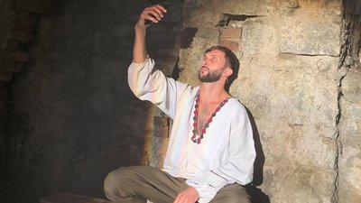 Актори Франківського драмтеатру зіграли "Націю" на висоті понад 2 тисячі метрів Актори Франківського драмтеатру зіграли "Націю" на висоті понад 2 тисячі метрів