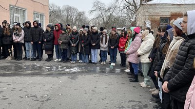 У Полтаві відкрили меморіальну дошку снайперу ЗСУ Євгену Горіну У Полтаві відкрили меморіальну дошку снайперу ЗСУ Євгену Горіну