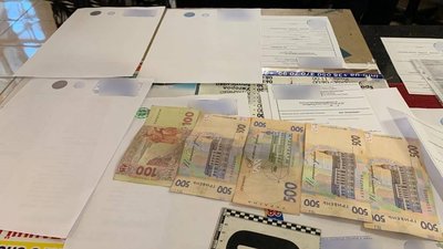 На території мукачівського автовокзалу поліцейські виявили продаж підроблених експрес-тестів На території мукачівського автовокзалу поліцейські виявили продаж підроблених експрес-тестів