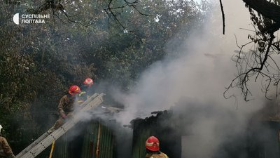 Біля млинзаводу у Полтаві загорівся будинок Біля млинзаводу у Полтаві загорівся будинок