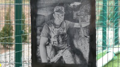 На Рівненщині матір віддала всі гроші за загиблого сина на будівництво спортмайданчика