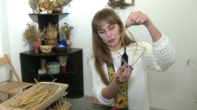 Жителів Херсонщині вчать, як виготовляти різдвяних павуків Жителів Херсонщині вчать, як виготовляти різдвяних павуків