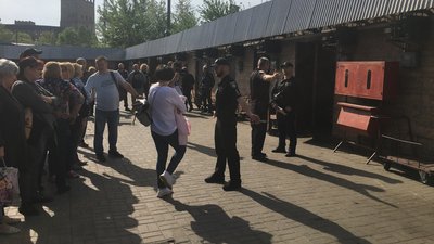 На Центральному ринку у Луцьку оголосили санітарний день. Підприємців не пускають