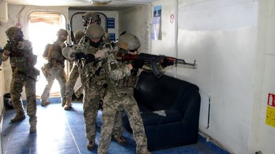 В Одеській гавані тренувались флотські спецпризначенці В Одеській гавані тренувались флотські спецпризначенці
