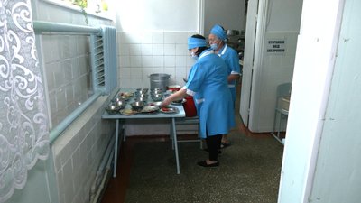 Історія міста і села: як організовують "карантинне" харчування у школах Рівненщини Історія міста і села: як організовують "карантинне" харчування у школах Рівненщини