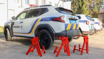 Засоби для блокування коліс автомобілів