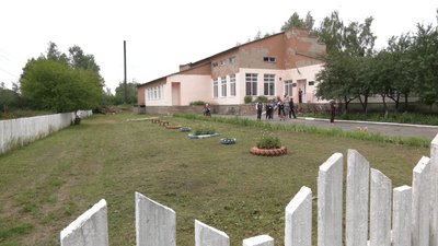 Батьки й педагоги бояться закриття. Історія школи на Рівненщині, де вчиться 50 дітей Батьки й педагоги бояться закриття. Історія школи на Рівненщині, де вчиться 50 дітей