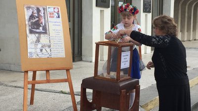 На підтримку ЗСУ: черкаська бандуристка організувала концерт просто неба На підтримку ЗСУ: черкаська бандуристка організувала концерт просто неба