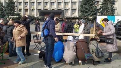 В Одесі волонтери мітингували біля ОВА: вимагають повернути їм приміщення