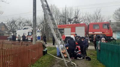 На Прикарпатті під час пожежі загинула 12-річна дівчинка На Прикарпатті під час пожежі загинула 12-річна дівчинка
