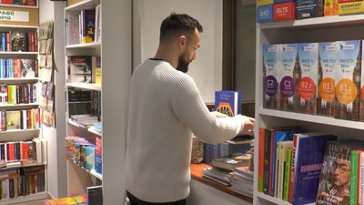 Як в Івано-Франківську пластуни збирають книжки для поранених бійців. Репортаж