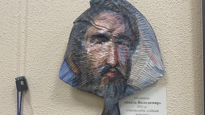 Ікони на рибі. У Миколаєві відкрили персональну виставку херсонської художниці Оксани Оснач Ікони на рибі. У Миколаєві відкрили персональну виставку херсонської художниці Оксани Оснач