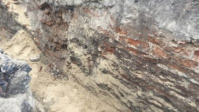 У Ніжині під час реконструкції вулиці Гоголя знайшли підземелля У Ніжині під час реконструкції вулиці Гоголя знайшли підземелля