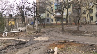 "Це травмонебезпечна дорога". У Маріуполі відремонтують тротуар для людей з інвалідністю "Це травмонебезпечна дорога". У Маріуполі відремонтують тротуар для людей з інвалідністю