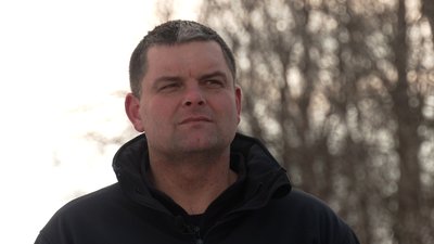 "Танки їдуть заднім ходом": як у Корюківці, що на Чернігівщині, люди голіруч зупиняли російську техніку "Танки їдуть заднім ходом": як у Корюківці, що на Чернігівщині, люди голіруч зупиняли російську техніку
