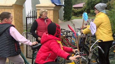 "Бібліотека на колесах": на Волині організували вуличну акцію до Всеукраїнського дня книгозбірень "Бібліотека на колесах": на Волині організували вуличну акцію до Всеукраїнського дня книгозбірень