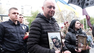 25 років служив у поліції. У Чернівцях прощались із загиблим військовим 25 років служив у поліції. У Чернівцях прощались із загиблим військовим