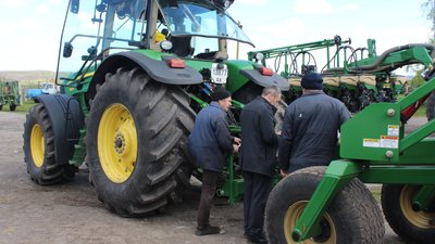 "У всі склади були влучання": як агрофірма у Борщівці на Харківщині відновлюється після окупації та катувань