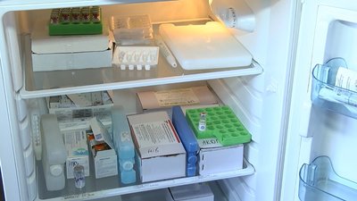 Вакцина від поліомієліту зберігається у холодильнику Вакцина від поліомієліту зберігається у холодильнику