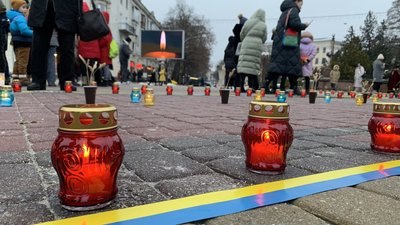 Тернополяни вшановують жертв Голодомору Тернополяни вшановують жертв Голодомору