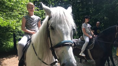 Учениця школи верхової їзди Христина Шевчишин Учениця школи верхової їзди Христина Шевчишин