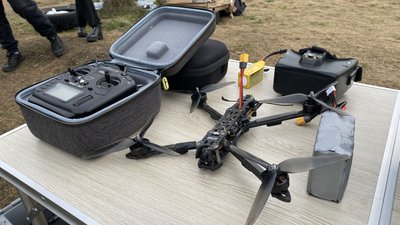 Навчають цивільних та військових. Волонтери з Дніпра створили академію пілотів FPV-дронів Навчають цивільних та військових. Волонтери з Дніпра створили академію пілотів FPV-дронів