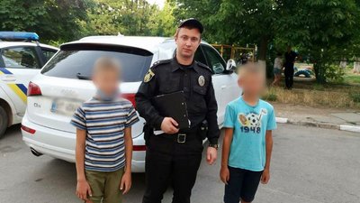 На Херсонщині за вихідні поліцейські розшукали та повернули рідним чотирьох зниклих дітей На Херсонщині за вихідні поліцейські розшукали та повернули рідним чотирьох зниклих дітей