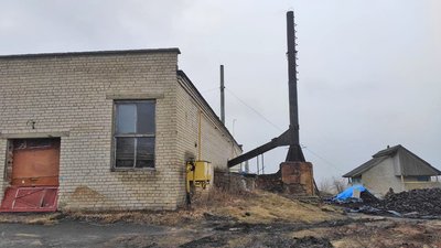 Учні сільської школи на Волині, де вітер завалив димар котельні, повертаються на навчання Учні сільської школи на Волині, де вітер завалив димар котельні, повертаються на навчання