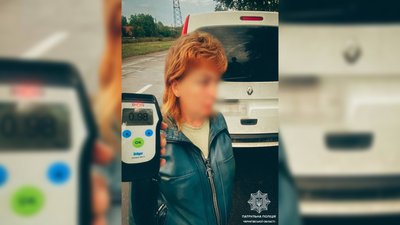 Нетверезу водійку у Чернігові відсторонили від керування