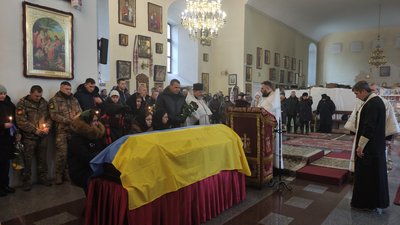 "Нічого не боявся і йшов у вогонь": у Полтаві попрощалися із Сергієм Міщенком із Зінькова, який загинув на війні "Нічого не боявся і йшов у вогонь": у Полтаві попрощалися із Сергієм Міщенком із Зінькова, який загинув на війні