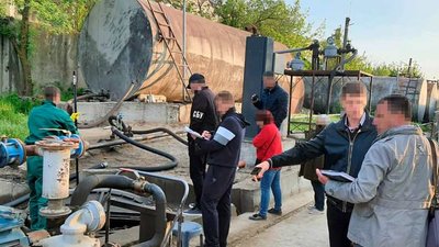 На херсонській нафтобазі СБУ викрила підпільне виробництво дизпалива
