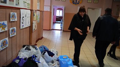 У Сумах збирають речі для переселенців У Сумах збирають речі для переселенців