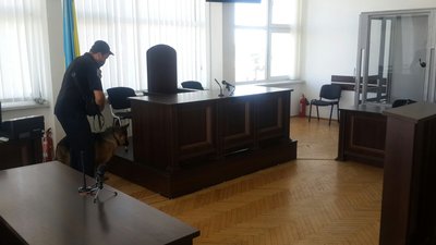 Правоохоронці обстежили будівлю львівськиих судів: вибухівки не знайшли