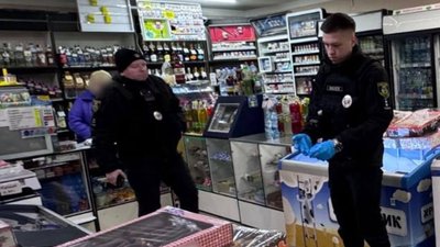 Поліцейські на місці стрілянини в магазині Борисполя, Київська область