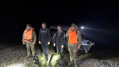 Прикордонники та затримані