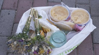 Мед та букети для освячення у Вінниці